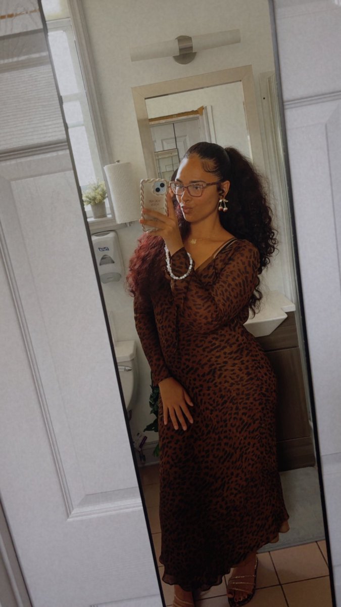 vivianae_'s tweet photo. It’s my birthday 🤍🤍 the big 30. https://t.co/90DqWcgEaB