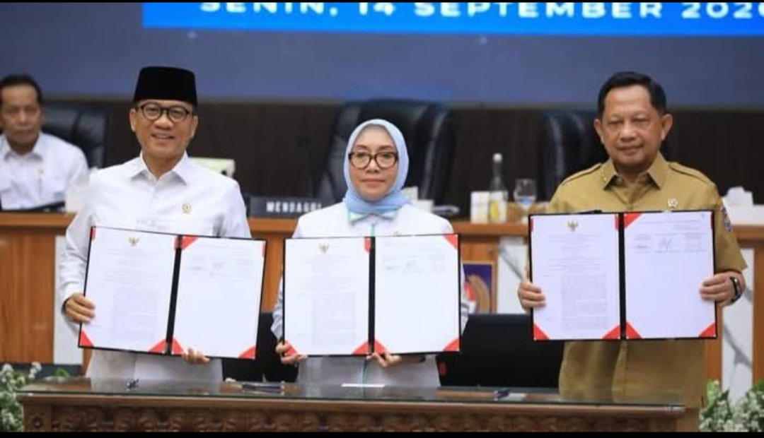 ImranLaparada's tweet photo. SKB 3 MENTERI, Menteri Desa PDT Yandri Susanto, Mendagri Muh. Tito Karnavian, Menteri PPPA Arifatul Choiri Fauzi Dorong Perempuan Jadi Subjek Pembangunan 
#KemendesPDT
#BangunDesaBangunIndonesia
#BPSMKemendesPDT https://t.co/VBldyK5pKb