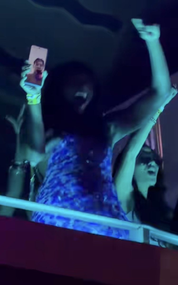TRY_ONNN's tweet photo. Aniya went to Bryce's show and FaceTimed Carl. Later, Carl was at the Rockies event FaceTiming Aniya.

Carniya I Loveee! https://t.co/sffxAmubWN