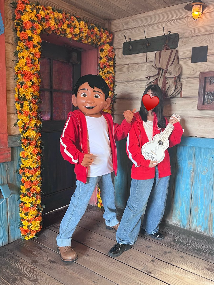 12maki05's tweet photo. ユカタン・ベースキャンプ・グリル
『シーフードサルサソースのライスボール』

今日はハロウィーンスニーク＆グッズ発売日ということでTDSへ🌋
始発で行ったから大雨も耐えたのに、死者の国ミゲルのSPなくて絶望だったけど、キャン拾い頑張って2回も会えました✨
ポプバも買わないつもりが…🌼笑 https://t.co/fhlEBvf96V