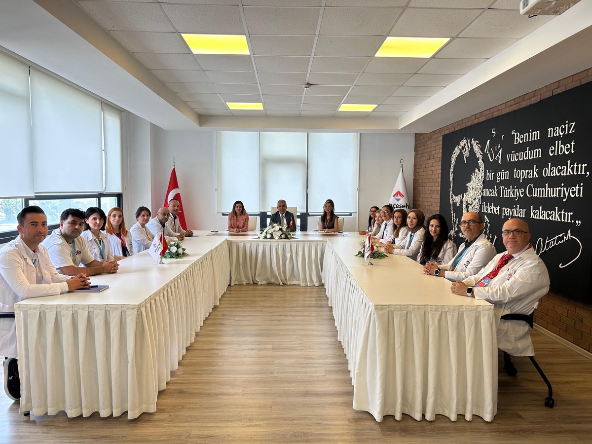 Bahcesehir_Sam's tweet photo. Genel Müdür Yardımcımız Sn.Savaş Boyar,4. Sınıf branş öğretmenlerimiz ile bir araya gelerek öğrencilerimizin bilişsel, sosyal ve akademik gelişmelerini desteklemek için hiçbir fedakarlıktan kaçınılmaması gerektiğini vurguladı. Değerli paylaşımları için kendilerine teşekkür ederiz https://t.co/IEJEMHmglK