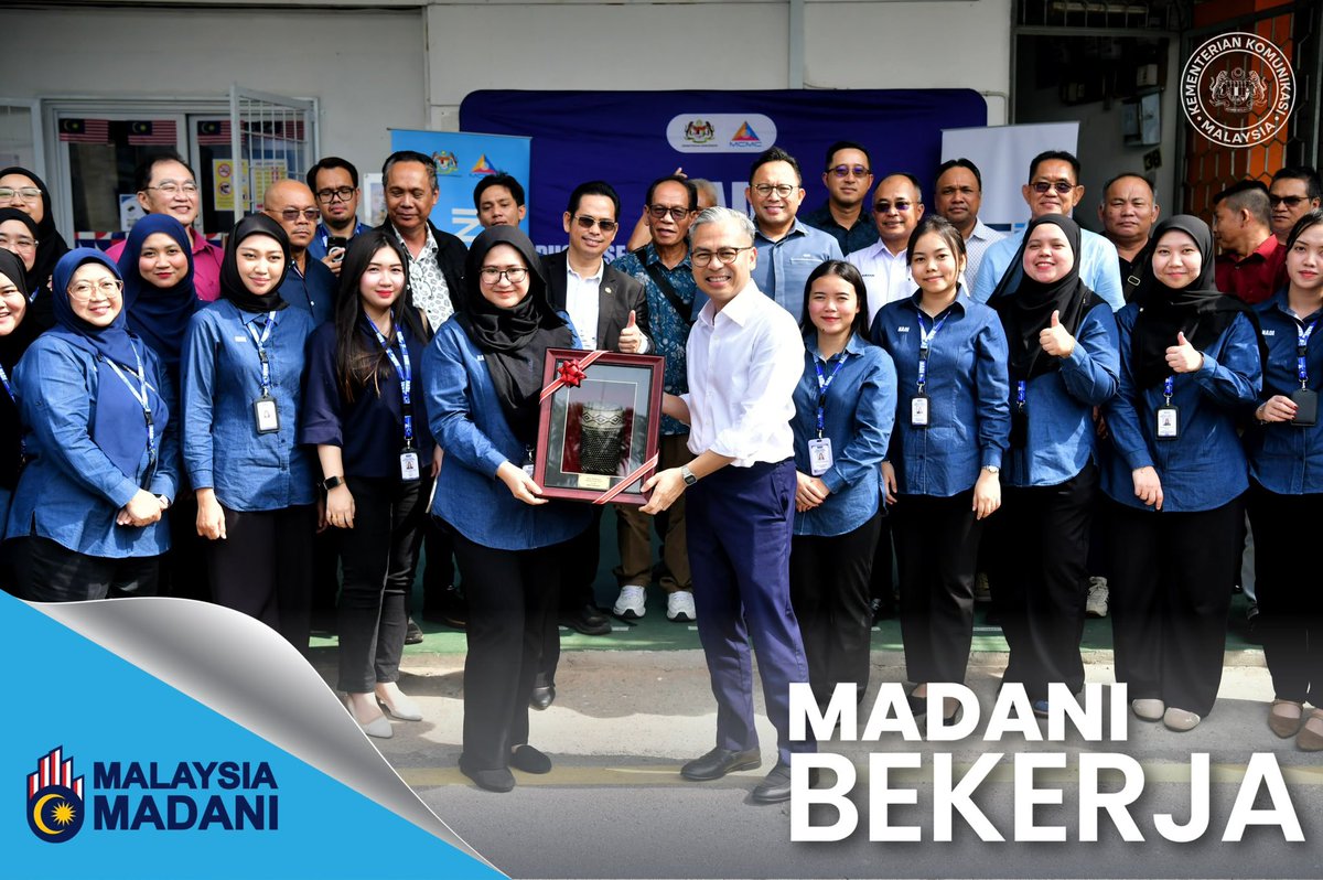 komunikasi_gov's tweet photo. Menteri Komunikasi, YB Dato’ Seri Fahmi Fadzil hari ini hadir ke Sesi Libat Urus bersama-sama 31 Panel Penasihat Pusat Sebaran Maklumat Nasional (NADI) di NADI Padungan, Kuching, Sarawak.

#KementerianKomunikasi #MalaysiaMADANI #MADANIBekerja #NADI #RancakkanMADANI https://t.co/l29GtKYBdN