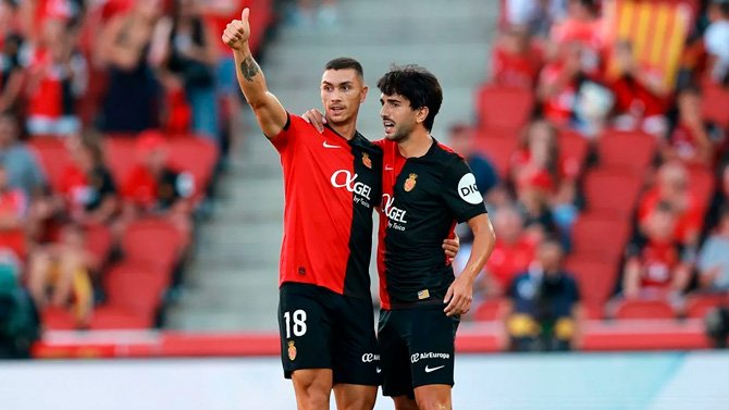 IzPremierSports's tweet photo. ¡LA PRIMERA DERROTA DEL CE SABADELL EN 2A!
El pasado domingo el CE Sabadell perdió su primer partido en 2a división tras dos errores clave que el exjugador del Córdoba CF Adri Fuentes aprovechó al máximo para anotar y finalmente darle la victoria al RCD Mallorca en Son Moix. https://t.co/hdP96PZIhc