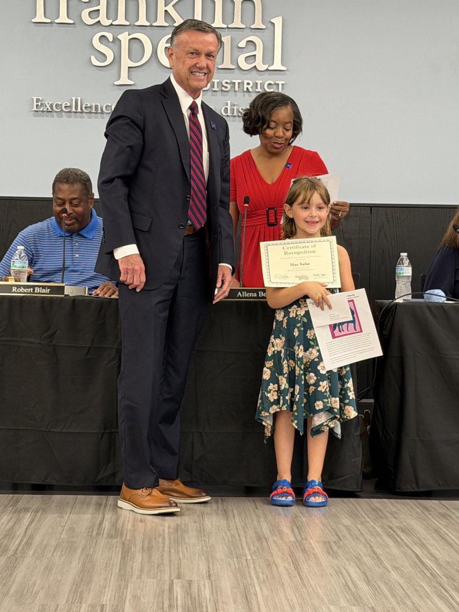 franklinspecial's tweet photo. During its meeting, the FSD School Board and Dr. Snowden recognized FSD Artist of the Month, Mae Safar, a 2nd-grade @fssdPGES student. Mae created a beautiful Eric Carle-inspired piece in Mrs. Hamby's class. This month, PGES student art is displayed in the Central Office gallery. https://t.co/fBuM0kLNOC