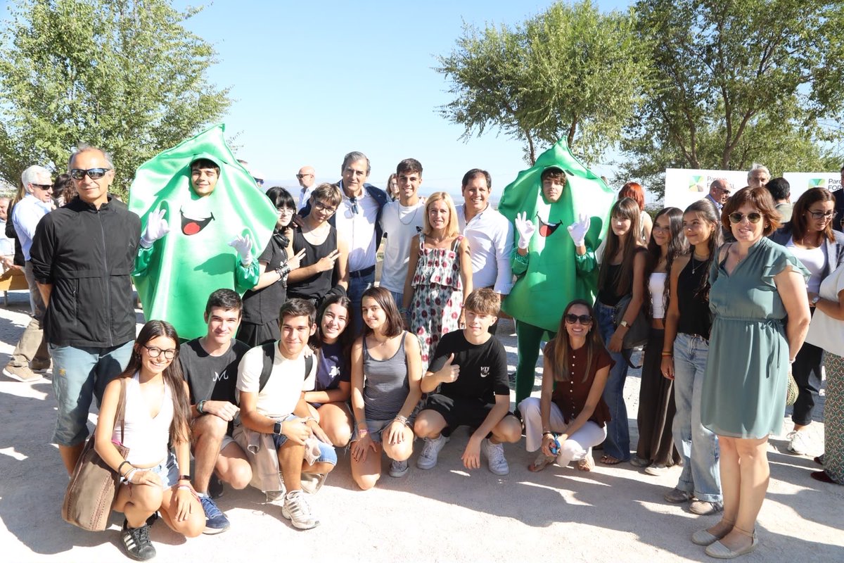 RocioGAlcantara's tweet photo. 🌱 INAUGURACIÓN PARQUE FORESTAL PRINCESA LEONOR 

🌳 Hoy Alcobendas inaugura junto al consejero de la @ComunidadMadrid , @CarlosNovilloPi , un nuevo pulmón verde. https://t.co/wr5ORE6Rgs