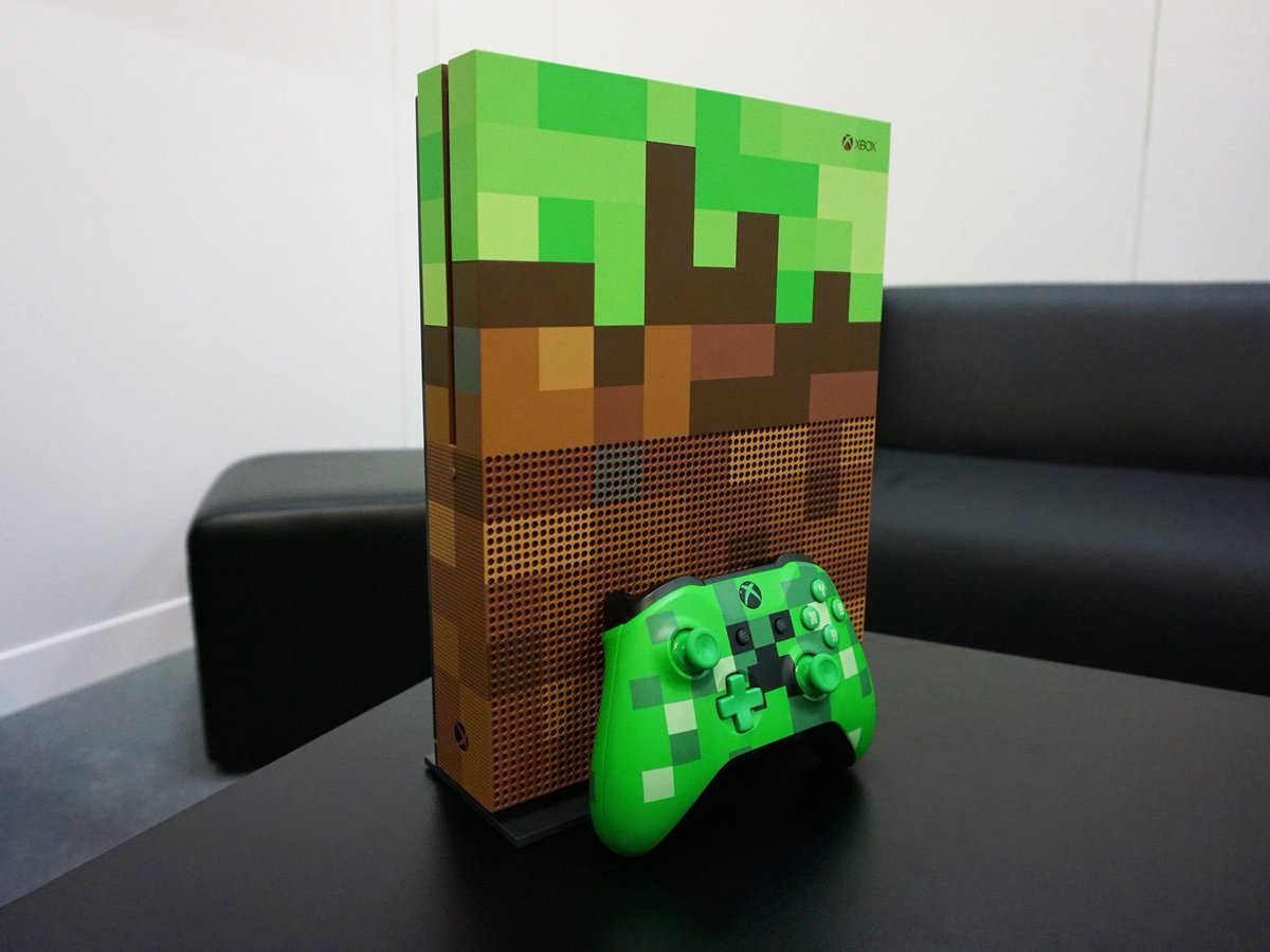 Rizhick666's tweet photo. Походу реально надо пересаживаться на Xbox. Sony творят полнейшую дичь от которой им же самим будет хуже. Поэтому буду покупать себе на Новый год подарунок, пока что решил взять такой. Прикольный, правда бушный, но буду с кайфом в форзу и гирсы гонять. https://t.co/unnqTV2PfN