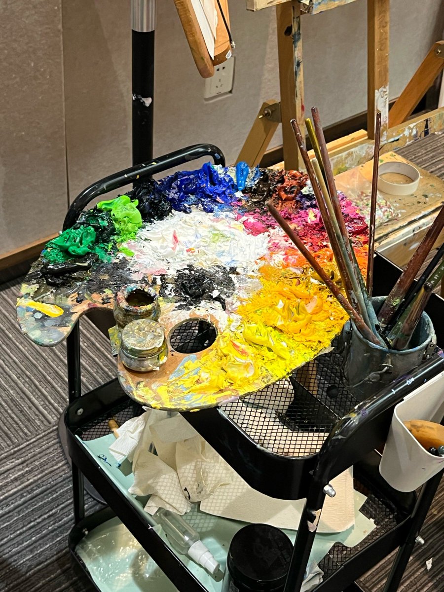 MargeCanniddbs's tweet photo. Lost in the brushstrokes—today’s studio session turned messy, vibrant magic. No rules, just paint and feeling ， https://t.co/OuFDX3RuA2