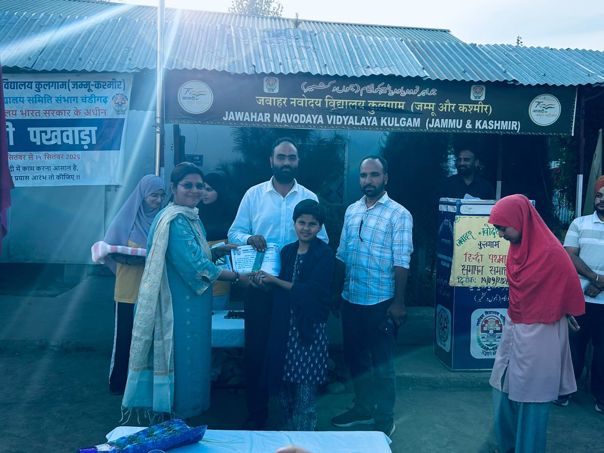JnvKulgam's tweet photo. 14 September 2026: JNV Kulgam organized the closing ceremony of Hindi Pakhwada, celebrated with enthusiasm and active participation of students and staff. 
The programme was graced by the presence of Sh. Nisar Ahmad Wani, Tehsildar Kulgam J&amp;K-UT. https://t.co/4L3ly5IrMw