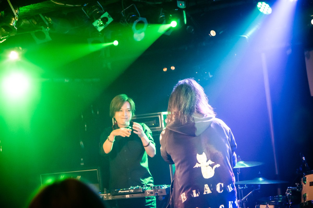 012_RJ's tweet photo. 【LIVEフォト】
 
Otayan vs MiYA

''友達とステージに上がっている高揚感''を味あわせてくれる
いつもありがとう

📸@sai_llium 
#RAGINGPARTY https://t.co/eLIPZ2CzmF