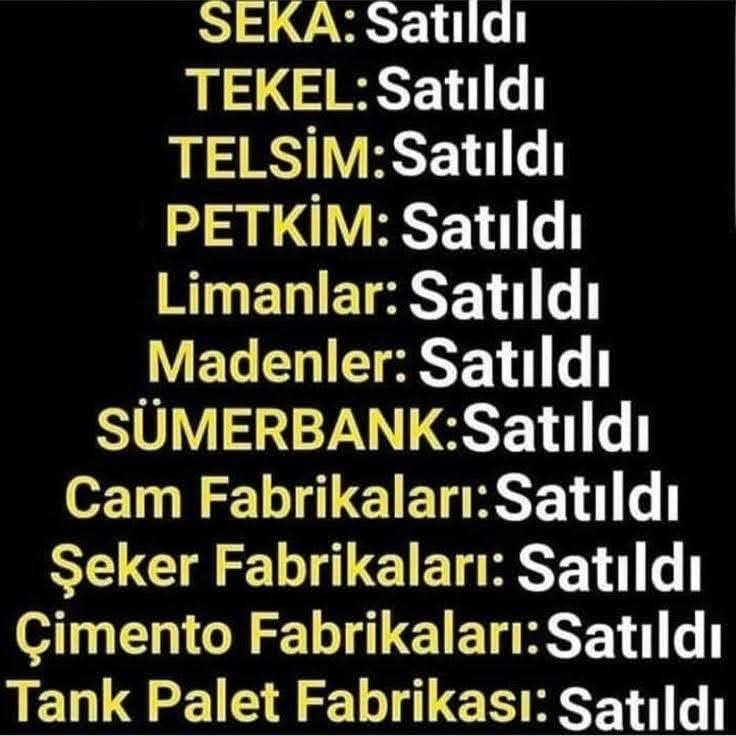 Kenan87888363's tweet photo. Demirel kürsüde coşkuyla şöyle seslenmektedir: 

"Şunu yaptım, bunu yaptım. Baraj, köprü, yol yaptım. Fabrika yaptım!"

Kalabalığın arasından bir vatandaş bağırır:  

"Babanın parasıyla mı yaptın?"

Aynı vatandaş olarak soruyoruz;

Babanızdan miras mı kaldı da sattınız?! https://t.co/V8wSCeZVz8