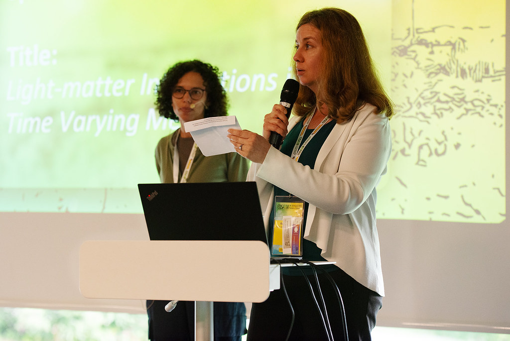EOS_AM's tweet photo. #EOSAM2026 Highlights
We were delighted to welcome Paloma Arroyo Huidobro (UAM, IFIMAC) to Tampere, where she gave a plenary talk on “Light-matter Interactions in Time Varying Media.”
Paloma was also the 2025 recipient of the EOS Early Career Women in Photonics Award.
@Paloma_a_h https://t.co/uY9XWU5y3Y