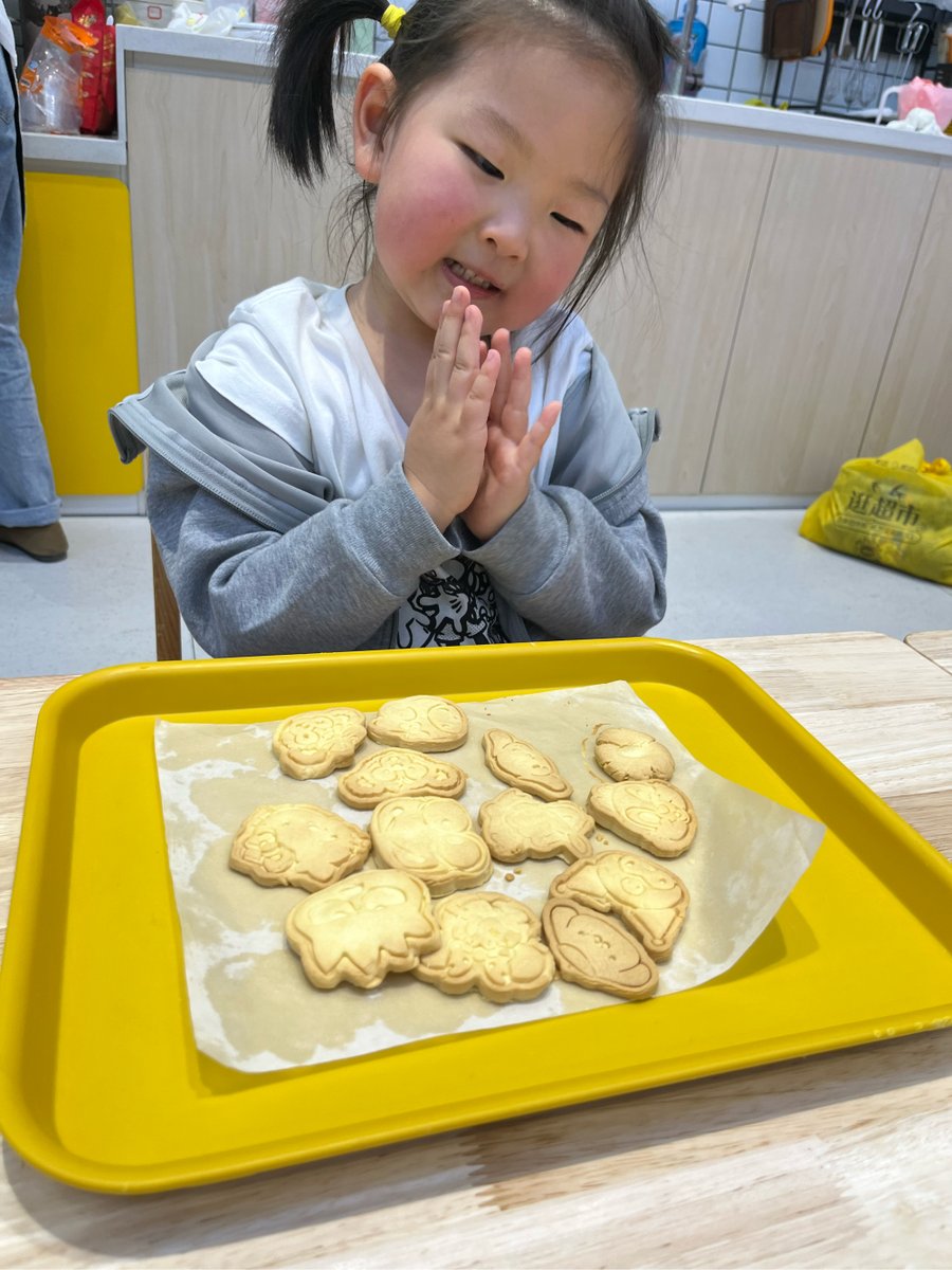 MellieGentscki's tweet photo. Prueba hacer galletas de chocolate con mi sobrina, fue super divertido y el resultado estuvo delicioso . https://t.co/74dGdIAUbL