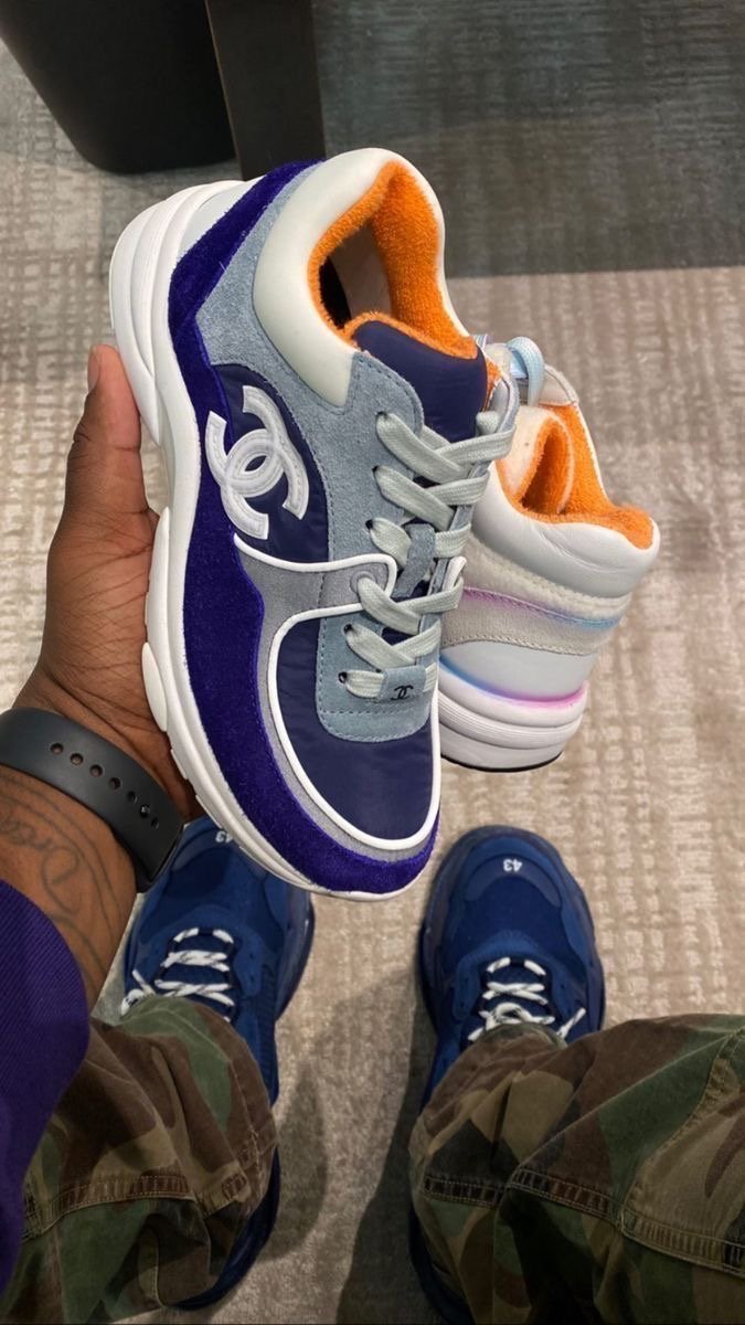 galactamelanin's tweet photo. blue chanel runners 💙👟 https://t.co/mQy9TXUSJc