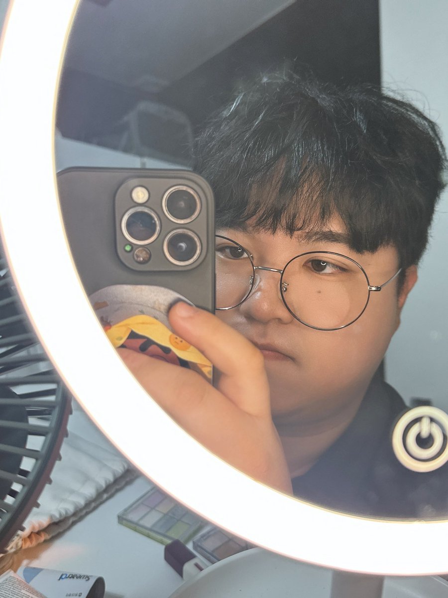 Sal_byeolz's tweet photo. #트친소 🏳️‍🌈

🫶 예뻐야 할 나이 스물다섯 (02)
✌️ E, I 반반 나오는 STJ
🎓 곧 졸업하는 대학생
🙏 레전드 소심이
🎵 코노 피시방 죽돌이
👀 아가리 다이어트ing https://t.co/ikI0w9rmzk