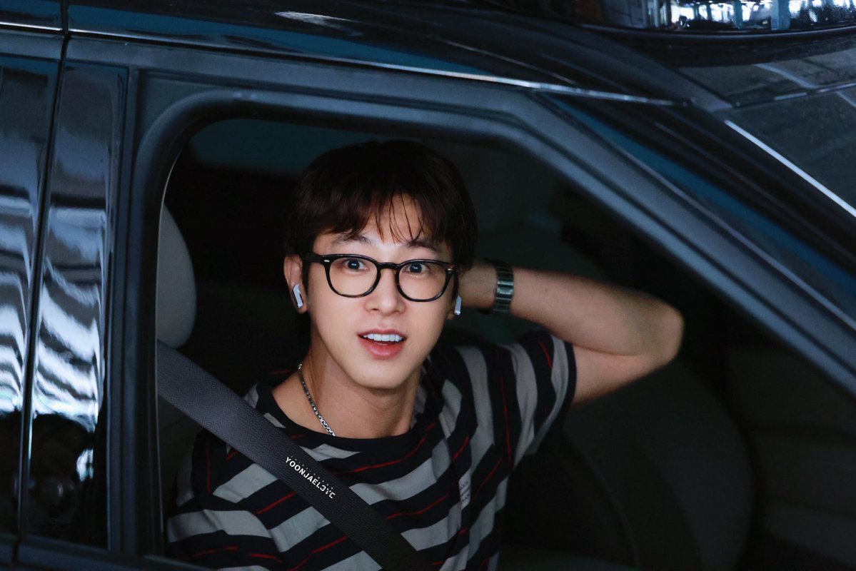 YUNJAELOVEBAR's tweet photo. 260913 ICN🛬

条纹BOY

#유노윤호 #U_Know #윤호 #정윤호 #yunho #郑允浩 #ユンホ https://t.co/Yt3UdFYmwm