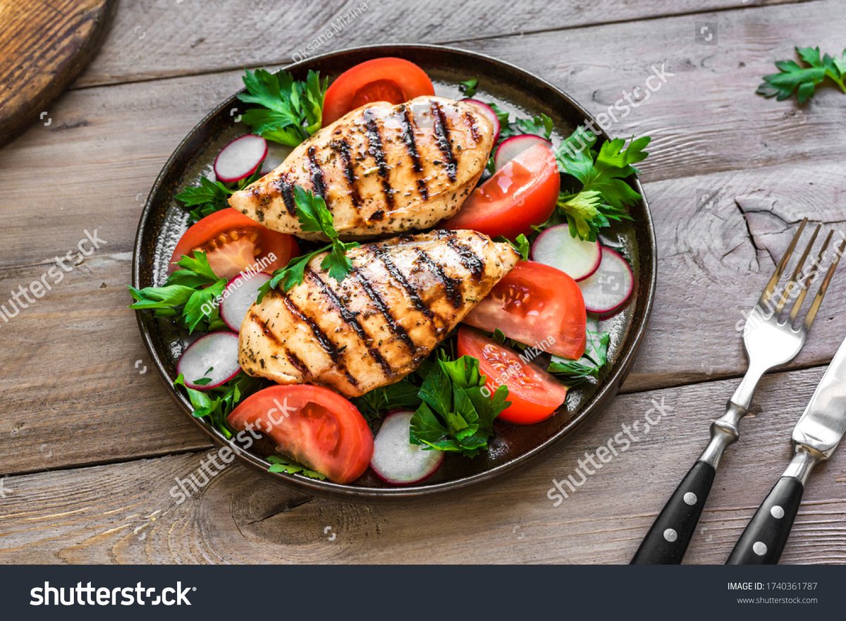 TylerSchoejkcw's tweet photo. Perfect post-workout fuel: grilled chicken breast + quinoa + roasted veggies  High protein, low carb, keeps you full till dinner! #减脂餐 #HealthyEating， https://t.co/y4ePcbTmk7