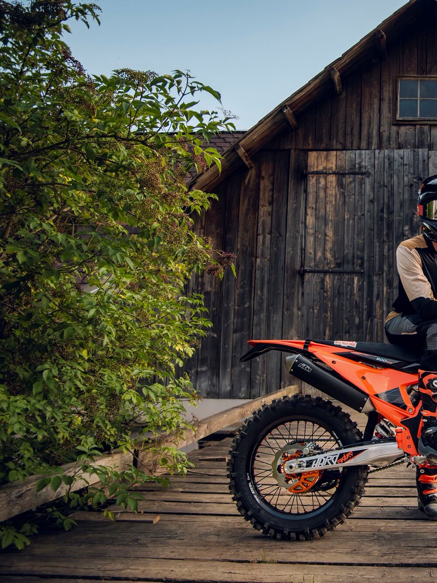 KTM_UK's tweet photo. The 2027 KTM 300 EXC HARDENDURO starts to land in dealers this week. Are you ready? https://t.co/USJs3PHXh0

#KTM #ReadyToRace #Enduro #KTM300EXCHardEnduro #EXC #TwoStrokeTuesday https://t.co/p50Cn9Qgkv