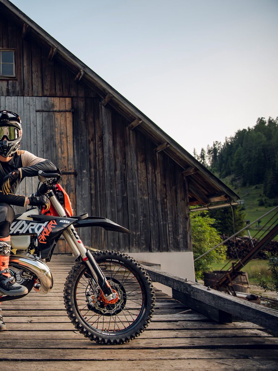 KTM_UK's tweet photo. The 2027 KTM 300 EXC HARDENDURO starts to land in dealers this week. Are you ready? https://t.co/USJs3PHXh0

#KTM #ReadyToRace #Enduro #KTM300EXCHardEnduro #EXC #TwoStrokeTuesday https://t.co/p50Cn9Qgkv