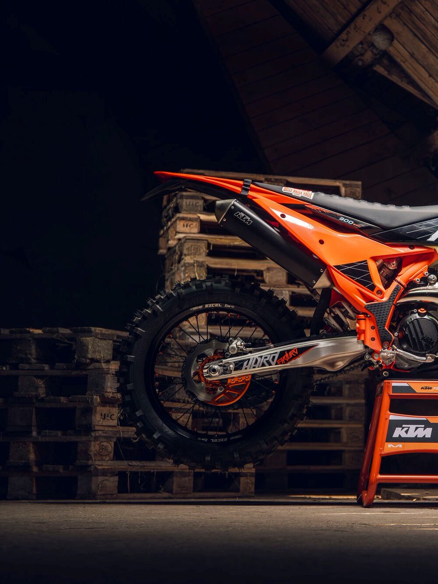 KTM_UK's tweet photo. The 2027 KTM 300 EXC HARDENDURO starts to land in dealers this week. Are you ready? https://t.co/USJs3PHXh0

#KTM #ReadyToRace #Enduro #KTM300EXCHardEnduro #EXC #TwoStrokeTuesday https://t.co/p50Cn9Qgkv