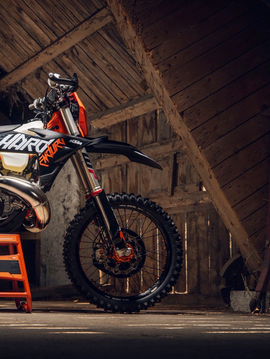 KTM_UK's tweet photo. The 2027 KTM 300 EXC HARDENDURO starts to land in dealers this week. Are you ready? https://t.co/USJs3PHXh0

#KTM #ReadyToRace #Enduro #KTM300EXCHardEnduro #EXC #TwoStrokeTuesday https://t.co/p50Cn9Qgkv
