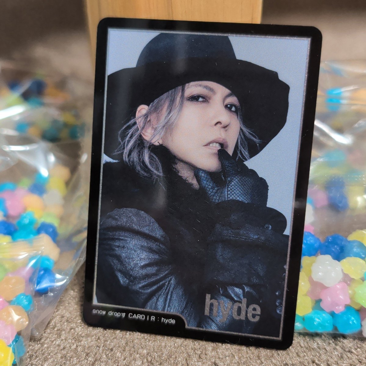 chip_chr's tweet photo. 妹がゲットしてくれたー！！レアhydeさん♡ https://t.co/75YnmBPhM9