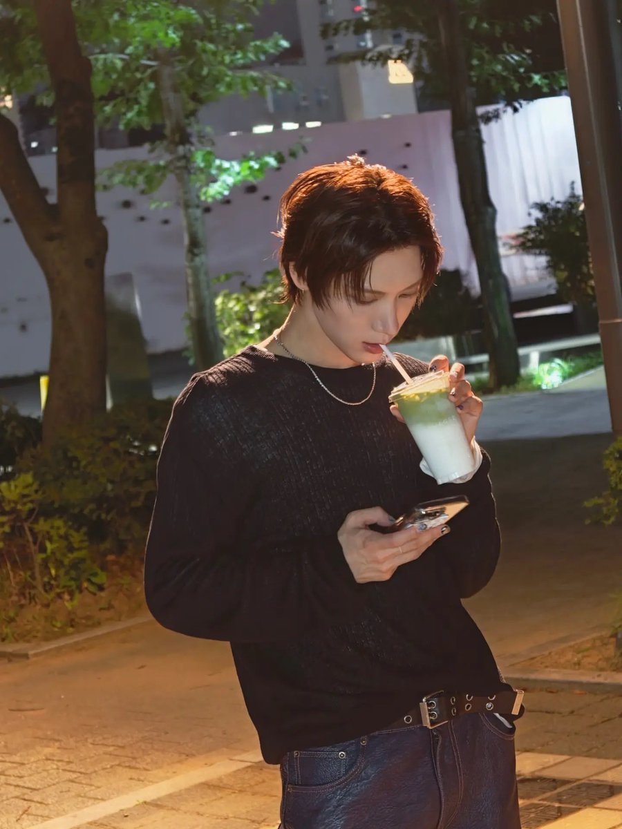 PPTT_1001's tweet photo. น้องเตนล์มาลงรูปกับ Chagee แล้วแท็กเลยว่าคือ @.chagee #.ad พ่อค้าหล่อมาก 

#tenlee_1001 
#TEN #TENLEE #เตนล์ #텐 https://t.co/Jp7PLpCya4