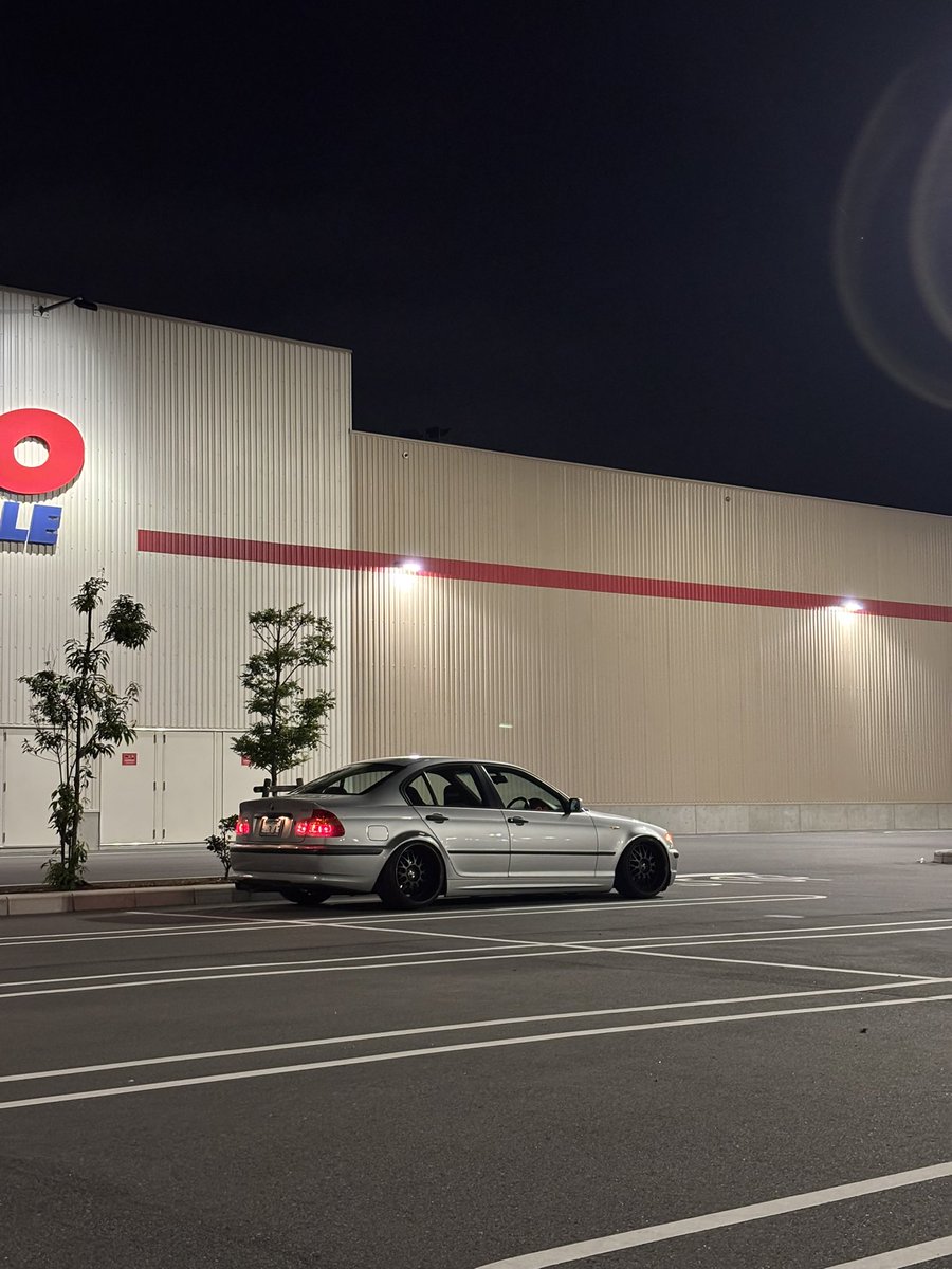 DeepJapan0221's tweet photo. シルバーセダンMTのBMW。軽快なハンドリングとマニュアルの操作感が気持ちよくてお気に入り✌️ https://t.co/bNQ0YU0bY8