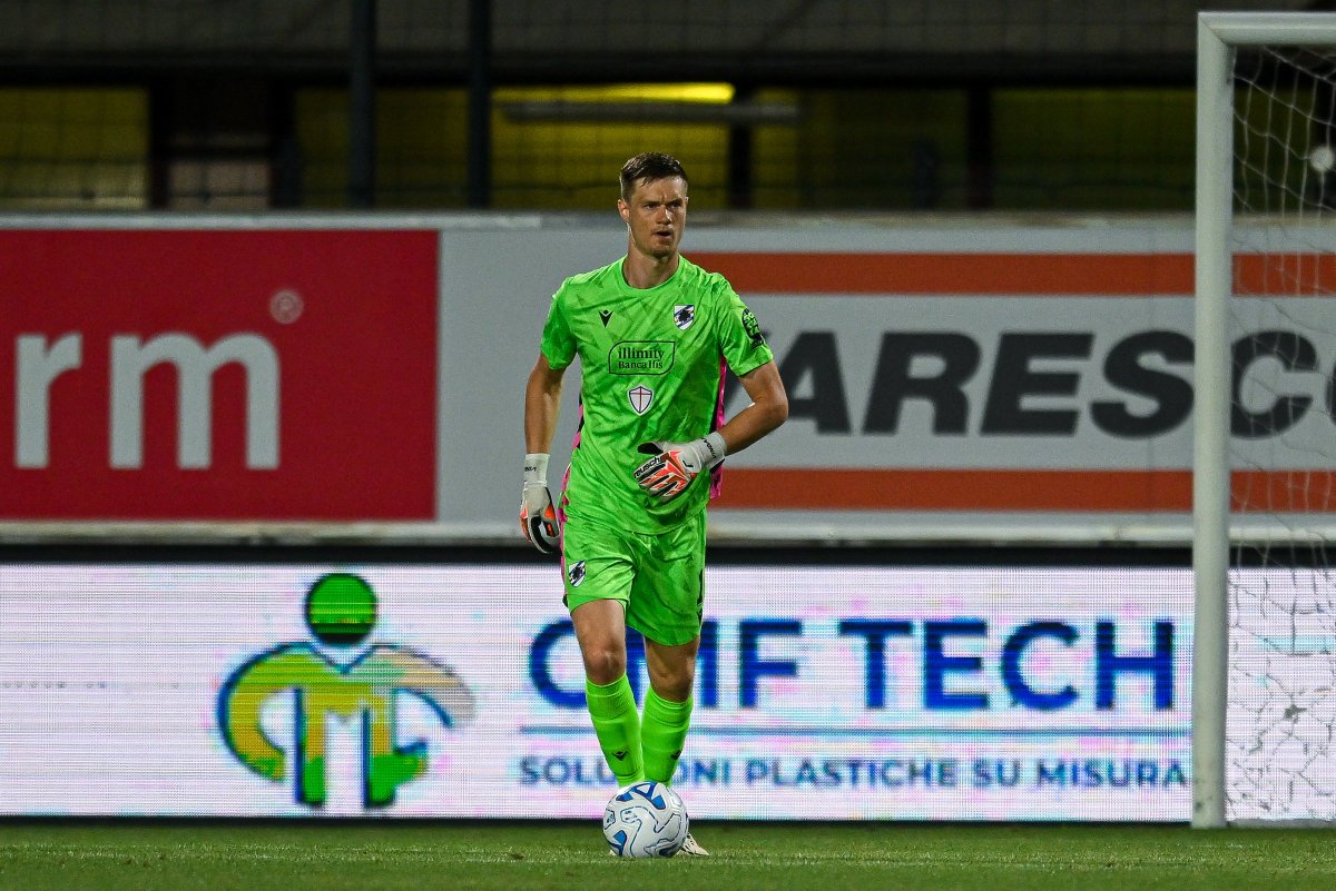 andrea_bovone_'s tweet photo. 🧤 Peter #Vindahl sarà titolare contro il #Catanzaro. Club e squadra supportano il portiere nonostante gli errori.
Difficile, almeno per ora, venga buttato nella mischia il giovane Krastev. Sabato, dunque, a difendere i pali della #Sampdoria ci sarà ancora Vindahl.
@ilsecoloxix https://t.co/S7lixXgJLo