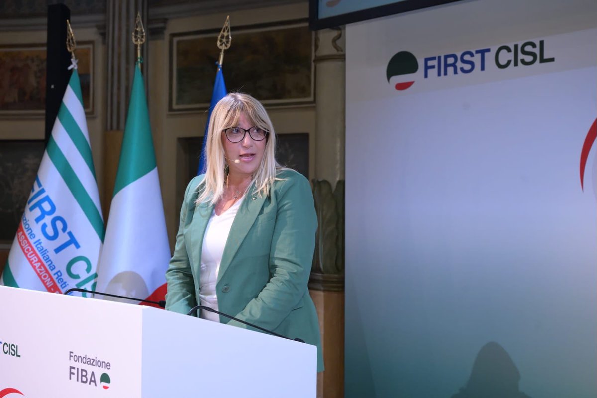 CislNazionale's tweet photo. #DanielaFumarola ad evento First Cisl: «Già nella legge di bilancio si possono fare passi avanti, concentrando le risorse su pochi nodi di sistema, a partire dal lavoro e dai redditi medio bassi. Estendere la riduzione dell'Irpef al ceto medio, portando a 60 mila euro la soglia oltre la quale scatta l'aliquota più alta, e restituire il drenaggio fiscale che l'inflazione si porta via. Detassare le tredicesime e confermare la detassazione su premi di produttività e utili distribuiti ai lavoratori. Alleggerire le tasse su lavoro notturno, festivo e a turni. Rivalutare pienamente le pensioni e allargare la platea della quattordicesima. Finanziare in modo strutturale la legge sulla partecipazione. Dare respiro a sanità pubblica e non autosufficienza. Le coperture ci sono se si ha coraggio di cercarle: quasi cento miliardi di evasione l'anno, la fine delle rottamazioni, un contributo di solidarietà da rendite ed extraprofitti. Il conto, questa volta, non lo devono pagare i lavoratori.»
@FirstCisl #Cisl #Manovra
