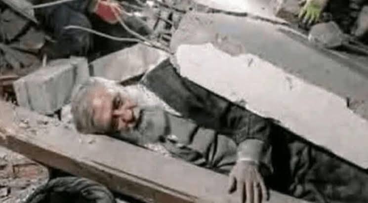 LaghDahan's tweet photo. @Mahtabasgary مرگ او باعث شادی یک ایران شد 
#مرگ_بر_جمهوری_اسلامی_ومزدوران_حرامزاده‌اش https://t.co/o1h0SS7Sbo