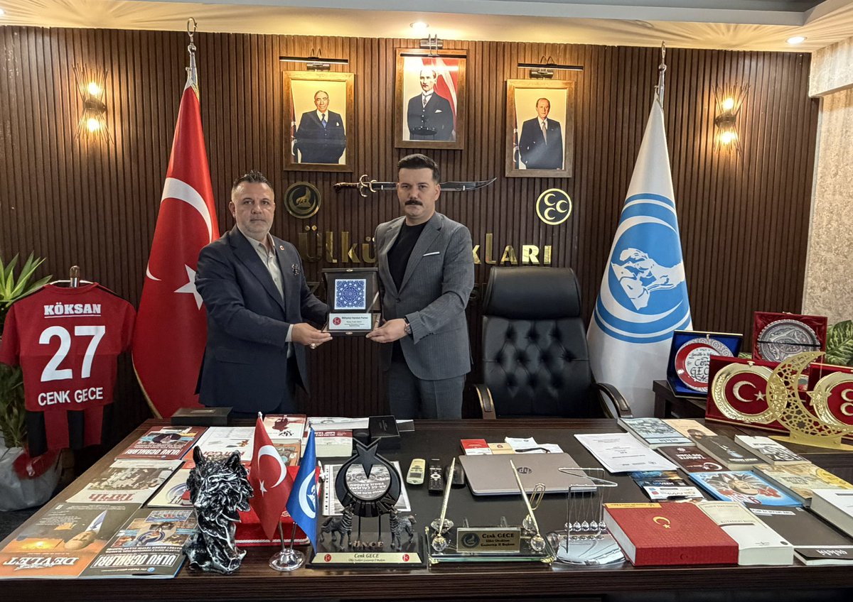cenkgece's tweet photo. Milliyetçi Hareket Partisi Fatih İlçe Başkan yardımcısı Mir İsa Özdemir’e ziyaretlerinden ve hediyelerinden dolayı teşekkür ederim.
@ayyildirim1 https://t.co/cPzHUN68ln