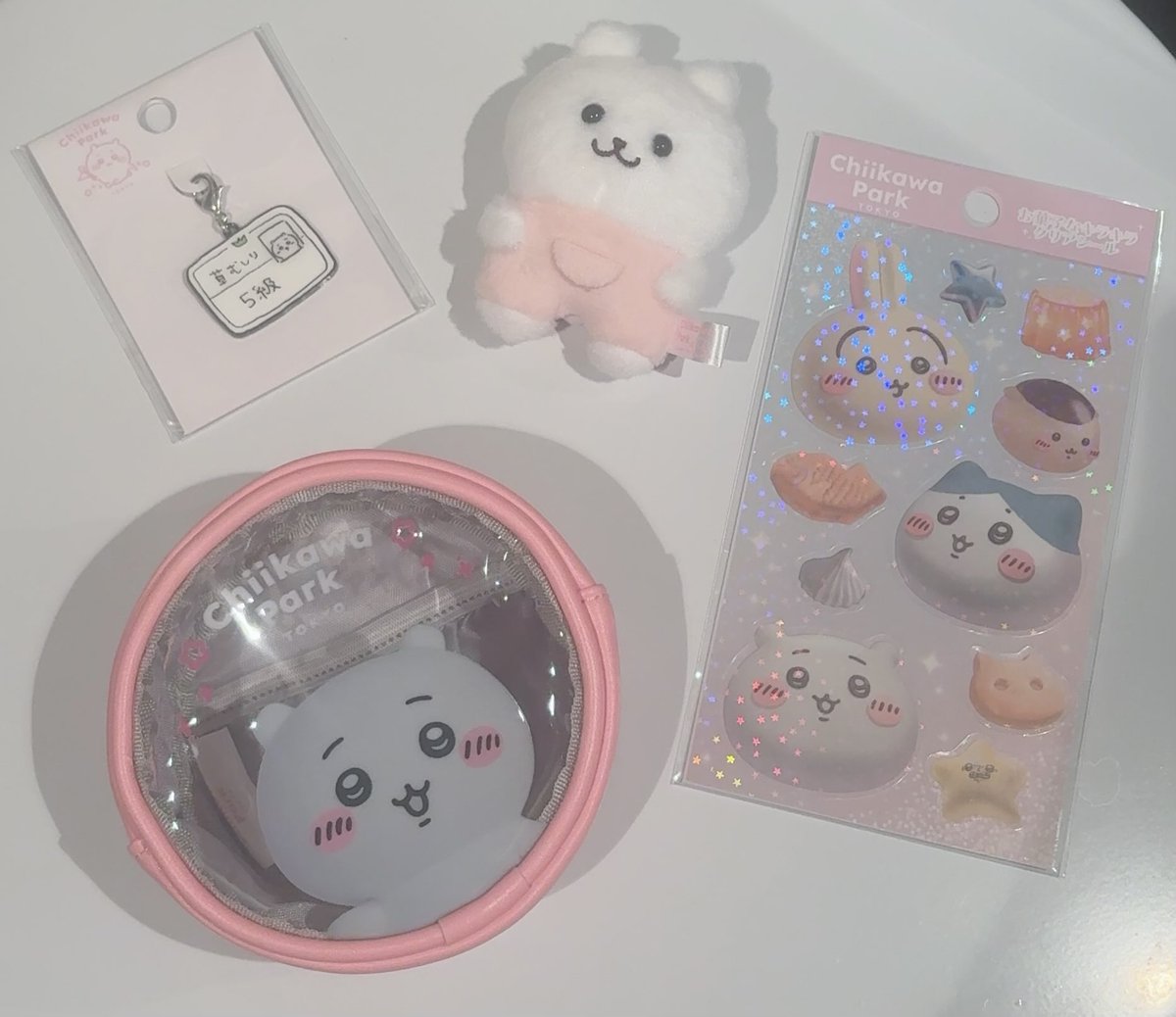 chiichan_223's tweet photo. ちいちゃまのグッズ購入品たち🤍
お顔のショルダーバッグ欲しかったなっ🥹
#ちいかわ
#ちいかわパーク https://t.co/ZPbqTmOdJm