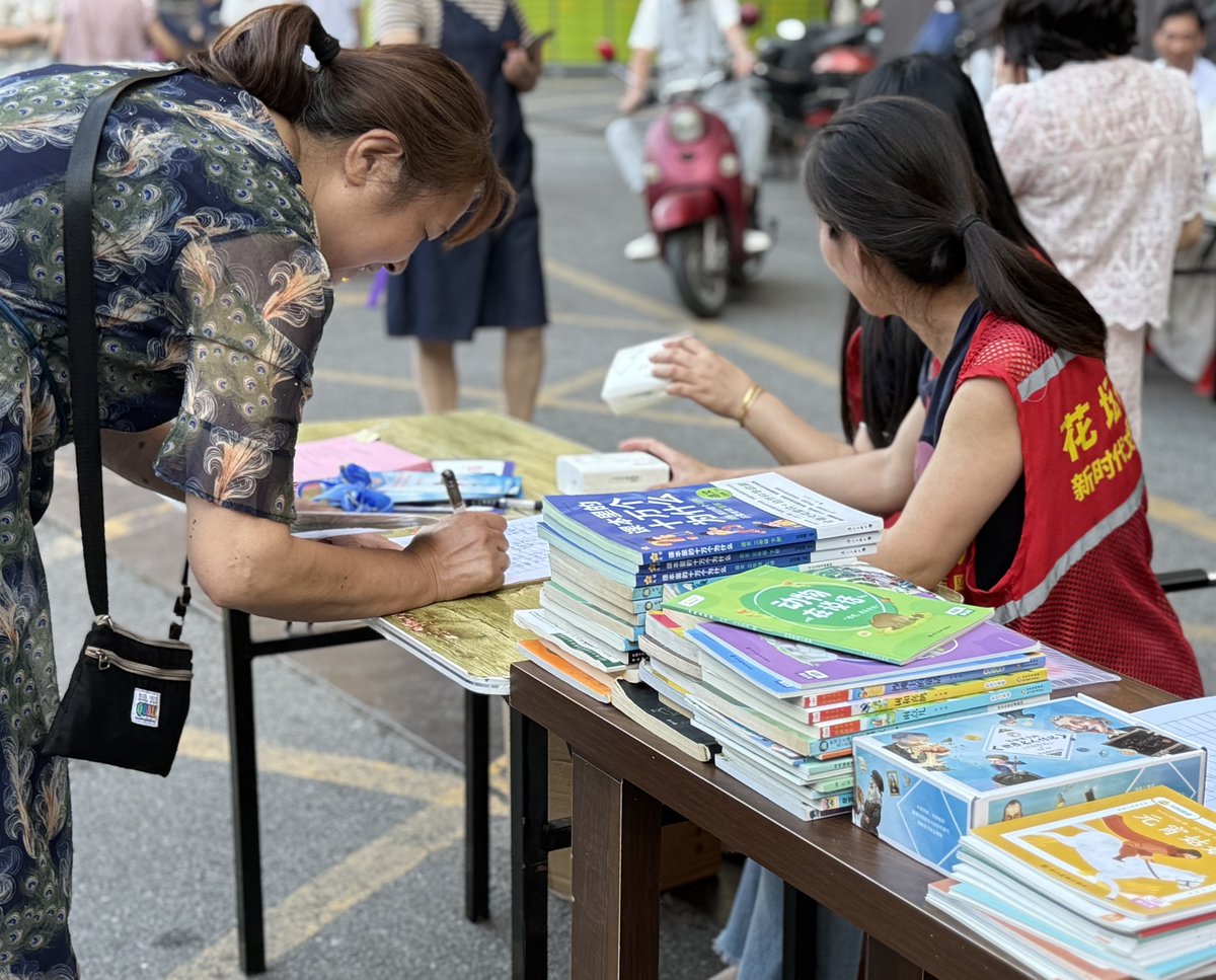 didiv190715's tweet photo. Come join our community’s weekend book swap at Central Park this Sat 2-5PM! Bring your pre-loved books, swap for new reads, meet neighbors, and enjoy free homemade snacks. All ages welcome! https://t.co/b4zk3kruKm