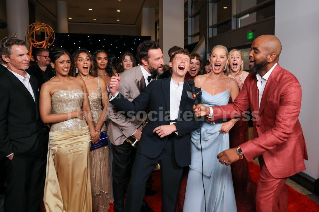 bbhsquinn's tweet photo. LOOK AT THE REACTIONS IM CRYING https://t.co/maEJjrJXcf