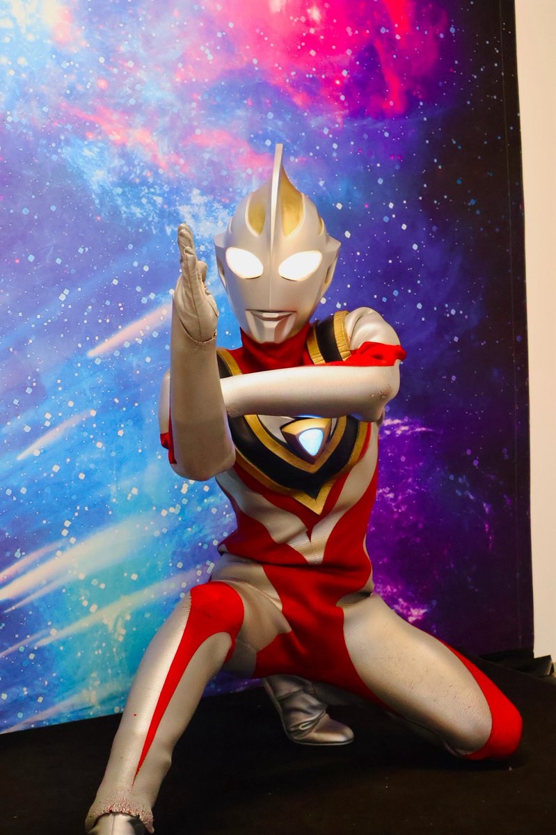 gaia1204's tweet photo. 長いことウルイベ参加させてもらってるけど、ショットの目線もらえたのはやっぱり嬉しい！！
すごく優しいガイアさんでした、、☺️
#ウルトラマンガイア #ウルトラマン60周年展 #ウルトラシリーズ60周年 https://t.co/Rb6PMGoVjz
