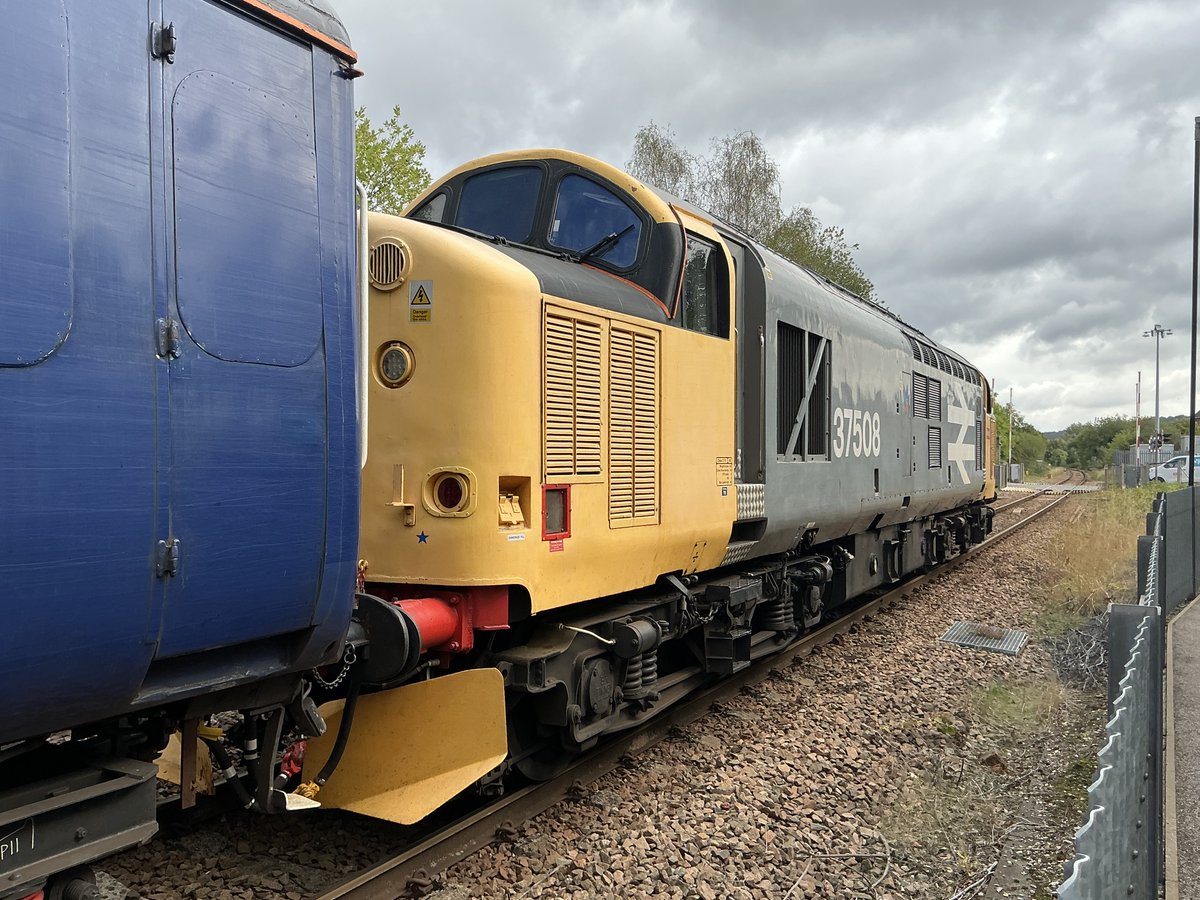 13milepost's tweet photo. 5087 ๐๐ #EnglishElectric ๐ฌ๐ง๐#CaptainDellner https://t.co/RqsYlS56XX