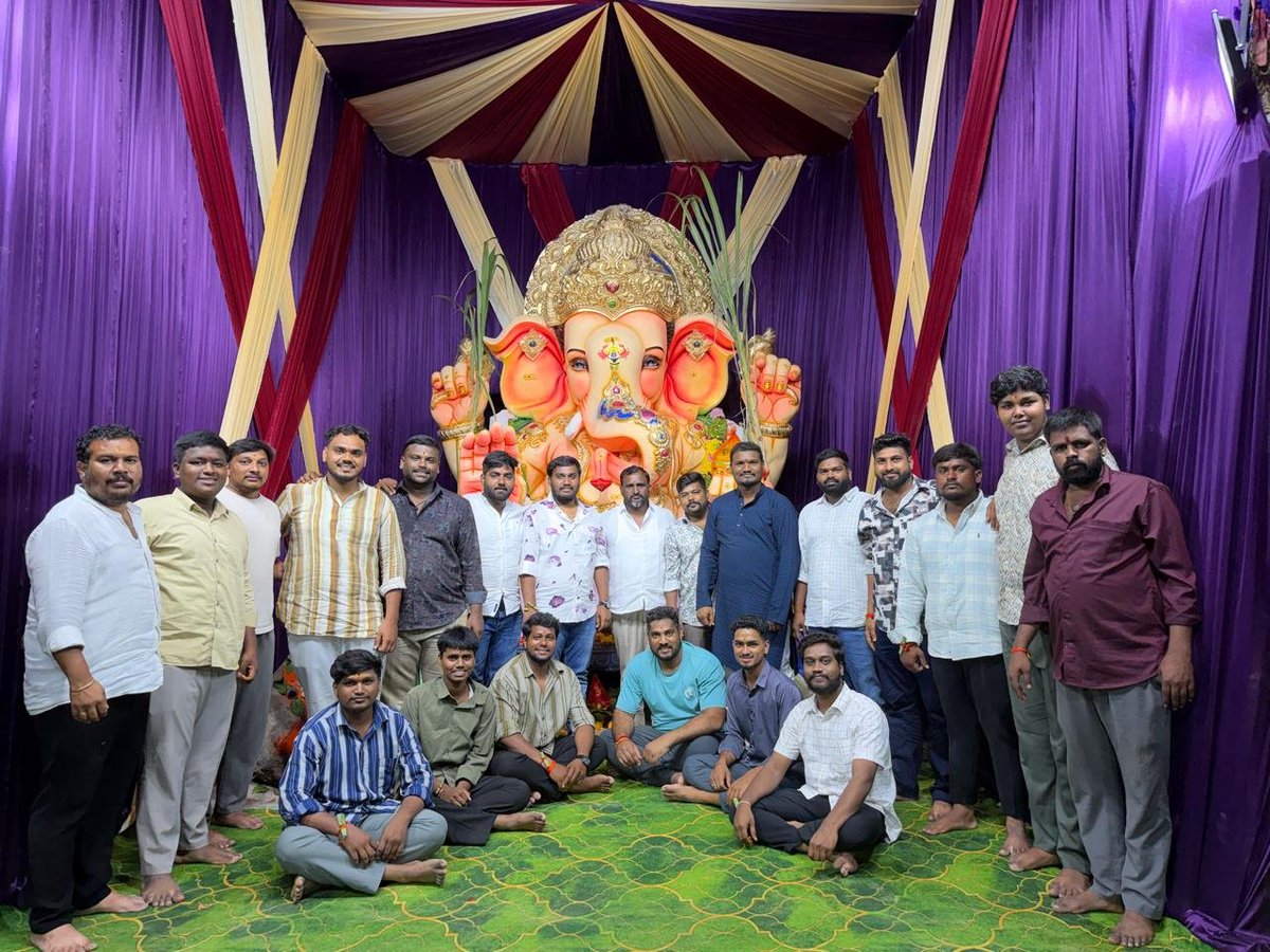 laddesham's tweet photo. 🙏🐘 **58th Year Nallagandla Ramalayam Ganesh Utsav Committee** 🐘🙏

🌺 **Happy Vinayaka Chavithi!** 🌺 https://t.co/CLEe61LcGi