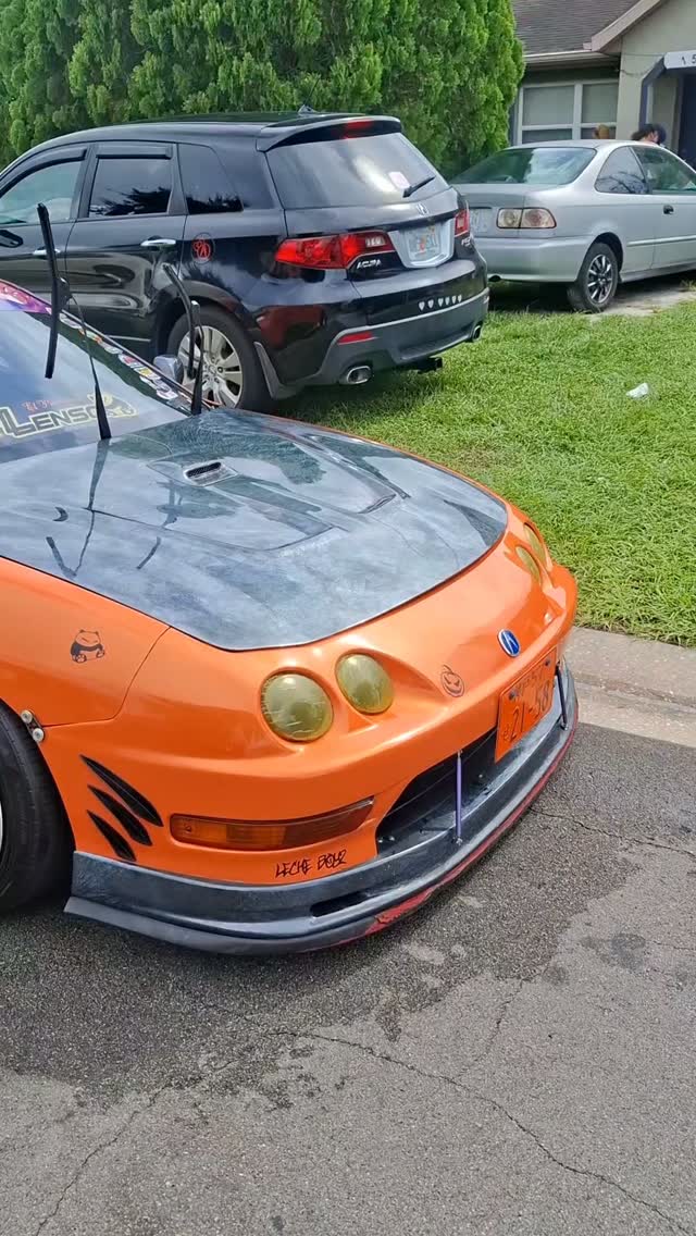 TuRefsal2khq's tweet photo. @gv_kel and @dinoluxmobiledetailing working today during our little get-together. TransFormer x JigSaw 
Different styles, same passion. Team: @teamlenso 
Wheels: @axewheels 
Tires and installation: @thelab_llc 
Graphics and banners: https://t.co/RJJ5F2iACG