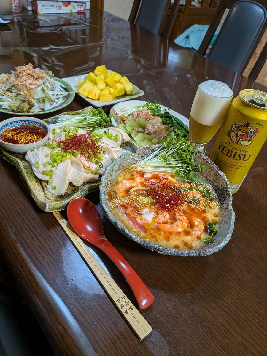 matsu10765's tweet photo. 今晩は(^O^)／本日はこんな感じで創りました🤤海老酸辣湯、よだれ鶏、チンゲン菜中華お浸し、オニオンサラダ中華ドレッシング、パイナップル🍍、🤤　#かいわれ大根　#ビール好き　#世界の松井　#天狗党レーシングチーム　#天狗党自転車　#松井英幸　#ビールの晩御飯　#かいわれ大根の晩御飯 https://t.co/wYwocIDUwo
