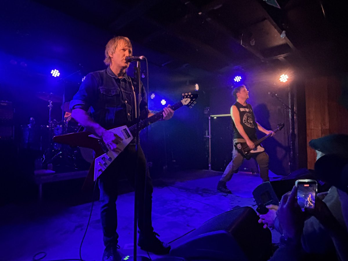 InLoveWithAView's tweet photo. @ashofficial , the San Fran, Wellington
Fuck my owd boots , that was stunning 🤘
#LifeIsLive https://t.co/xKL3FYhSdb