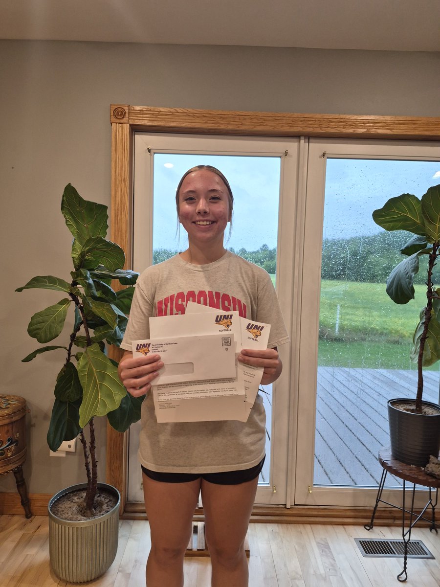 Laylaschlais's tweet photo. Thank you so much @UNISoftball for the camp invite! Unfortunately I wont be able to make it, but I really appreciate the opportunity. Thank you 🙏 #softball #softballrecruit  #classof2030 @MerlG_Official @softballhype @raj_manjrekar @UncommittedStud @Softball_Home @RecArenaMain https://t.co/t120deUPzG