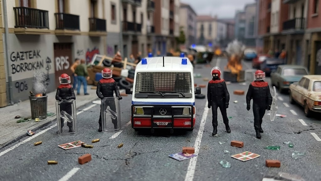 DonostrenM's tweet photo. Queridos amigos, os traemos nueva serie, las miticas Mercedes Benz 140 de Seguridad Ciudadana, la matricula elegida es la que sufrio la terrible emboscada del año 1995 en Renteria y que conducia Jon Ruiz Sagarna. Interesado? escribenos! donostren@gmail.com https://t.co/eZkTXx19wU