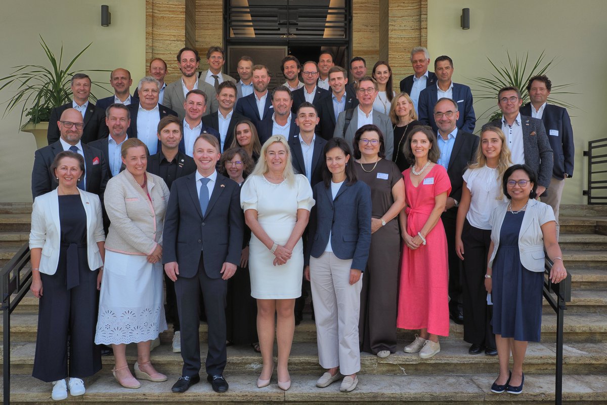 usembvienna's tweet photo. 🇺🇸🍽️🇦🇹 Last week, Ambassador Fisher hosted an investor luncheon at his residence, bringing together Austrian business leaders who are investing — or considering investing — in the United States.

🌎 The event marked the launch of our recruitment efforts for the 2027 @SelectUSA Investment Summit, taking place May 2–5 in the Washington, D.C. area. Around 40 investors, partners, and economic development representatives joined the discussion to exchange perspectives and explore investment opportunities across the United States.

📈 Ambassador Fisher expressed his appreciation for Austria’s continued commitment to the U.S. market — a cornerstone of our strong bilateral relationship. As the world’s largest economy and the leading destination for foreign direct investment, the United States offers Austrian companies access to a dynamic consumer market, a world-class ecosystem for innovation and technology, and a business environment designed for growth.

🤝 Thank you to all participants for joining us and for your continued commitment to strengthening the U.S.-Austrian economic partnership.

❓Interested in investing or joining the @SelectUSA 2027 delegation? Check out the official website: https://t.co/iZkRq488cr­­

📸 @norbertbanhalmi | Photographer & Visual Artist