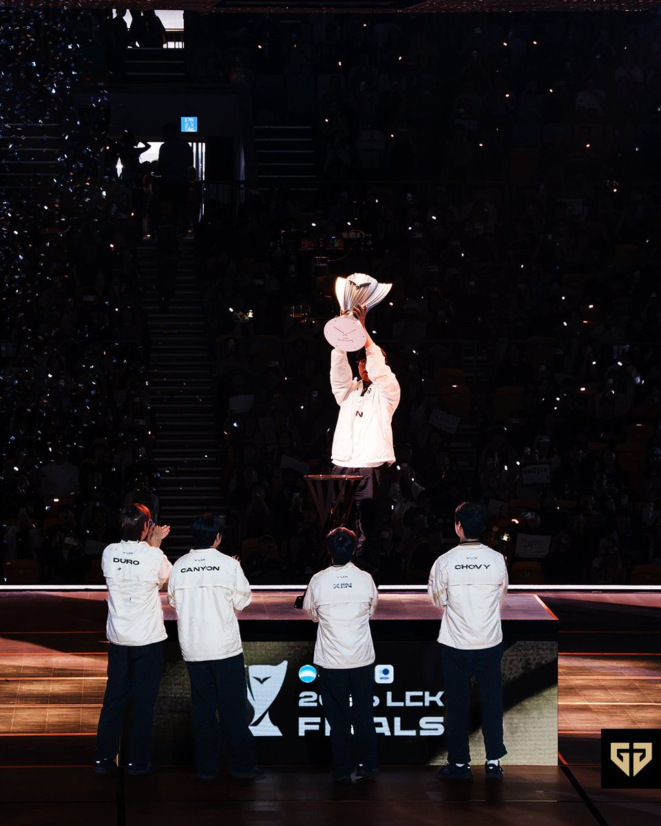 GenG's tweet photo. 𝗔 𝗠𝗢𝗠𝗘𝗡𝗧 𝗧𝗢 𝗥𝗘𝗠𝗘𝗠𝗕𝗘𝗥 🏆

A moment worth keeping.
Here’s the moment we became 2026 LCK Champions.

오래도록 간직할 수 있도록,
2026 LCK 우승의 순간을 담아 전합니다. https://t.co/Wyy2dN0uJ0
