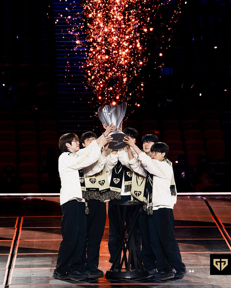 GenG's tweet photo. 𝗔 𝗠𝗢𝗠𝗘𝗡𝗧 𝗧𝗢 𝗥𝗘𝗠𝗘𝗠𝗕𝗘𝗥 🏆

A moment worth keeping.
Here’s the moment we became 2026 LCK Champions.

오래도록 간직할 수 있도록,
2026 LCK 우승의 순간을 담아 전합니다. https://t.co/Wyy2dN0uJ0