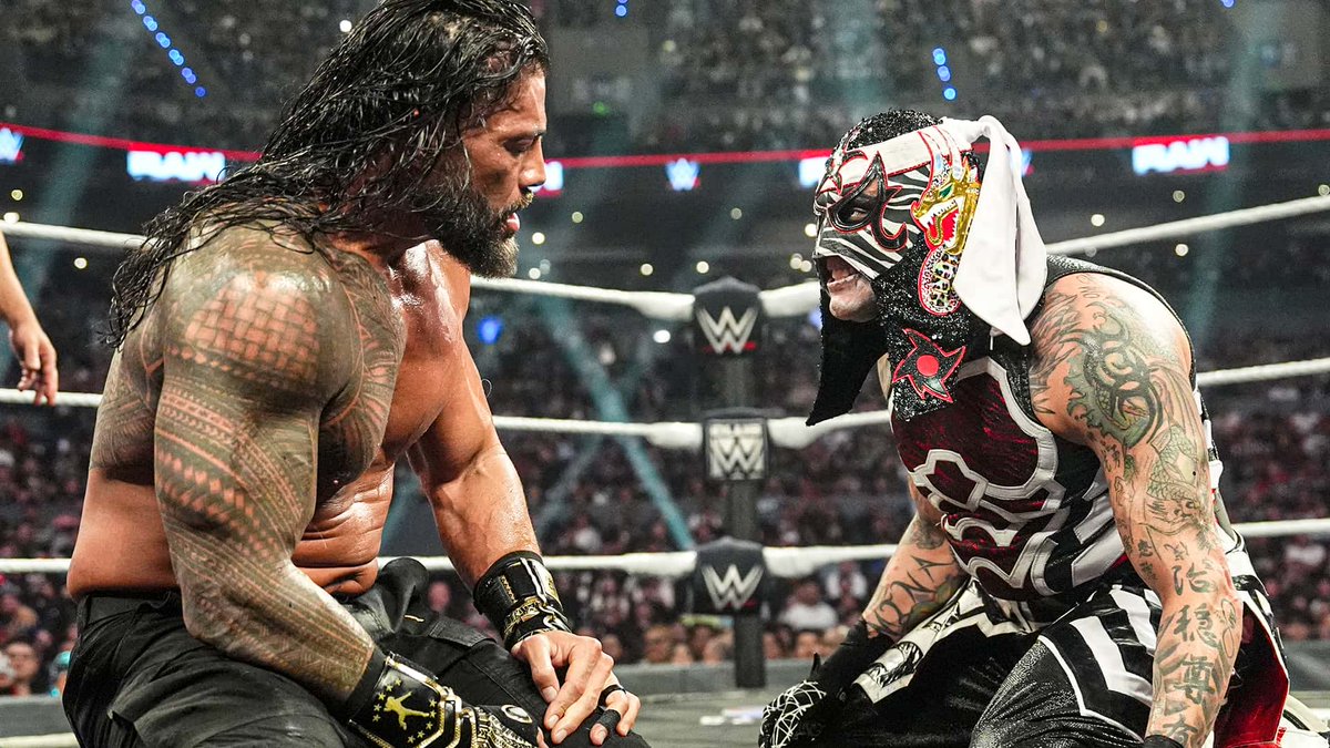 LeTempleDuCatch's tweet photo. Je sais qu’il existe aujourd’hui une vraie tendance, notamment sur les réseaux sociaux, à être beaucoup plus prompt à critiquer négativement la WWE qu’à reconnaître ce qu’elle fait de bien. C'est dommage. On voit de nombreuses personnes dégainer immédiatement dès qu’un choix créatif ne leur plaît pas, qu’un match est décevant ou qu’un show comporte quelques défauts. 

En revanche, lorsque la WWE propose un bon épisode, de très bons matchs, ou de bonnes storylines, le silence est parfois beaucoup plus assourdissant. Cette nuit, Raw a livré l’un de ses meilleurs épisodes de l’année, avec notamment l’un des meilleurs matchs de Roman Reigns cette année (merci Penta). Évidemment qu’il faut critiquer la WWE lorsqu’elle fait quelque chose de mauvais. Mais être constamment dans la négativité, au point de chercher le moindre défaut et de minimiser systématiquement les réussites, ce n’est plus vraiment de la critique, c’est du rejet systématique. 

On peut être exigeant sans être de mauvaise foi. On peut reconnaître les erreurs de la WWE tout en reconnaissant ses réussites. Et surtout, si on demande à la WWE de faire mieux, la moindre des choses est aussi de savoir dire quand elle fait justement les choses correctement. Critiquer quand c’est mauvais, applaudir quand c’est bon, ça s’appelle simplement être cohérent.
