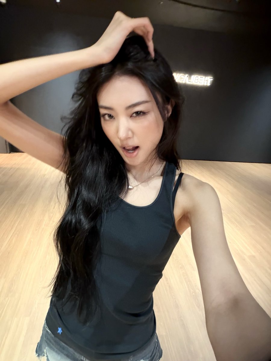 flogwntony's tweet photo. new gawon selfies on churrrrr ^__^ https://t.co/AClalaA1Wd