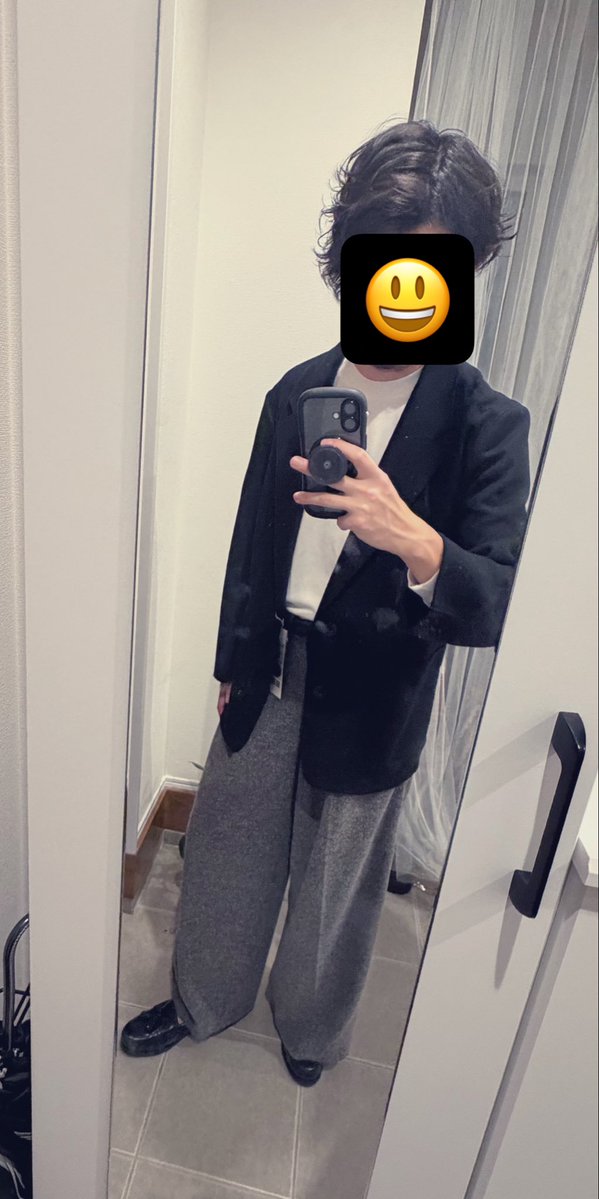 trollbot012's tweet photo. UNIQLO U で頼んでいたジャージテーラードジャケットが届いた。
身長180cm 64kgでMサイズ
最寄りのユニクロでは試着出来ない商品だったから、サイズ不安だったけどMサイズで大正解だったなー。
実物を見て買った訳じゃないからか、特別良い商品だとも思わなかったなー。返品はしないけど https://t.co/TULaXCX4Jt
