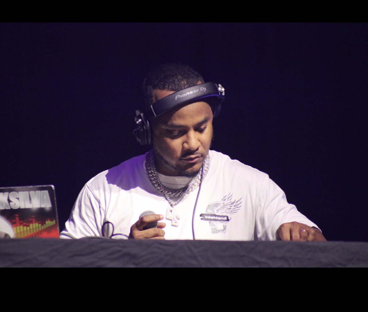 DJQUICKSILVA's tweet photo. Consistency is the Key to achieving High Levels of Success #InRealLife π― Lights,Camera,ActionβΌοΈ
#QuickSilvaIsHere #ThePartyKingpin #QuickSilvaShow #QuickSilva https://t.co/1iMu4mRhI0
