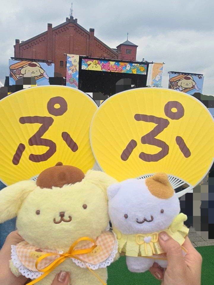 sumikkoupenchan's tweet photo. ポムフェス！2日間ともとっても楽しかった〜！🍮✨
どこを見てもプリンくんでいっぱいの幸せ空間でした︎🌟
プリンくん、ちむぷりのみんなが頑張っている姿をたくさん見られて嬉しかったです🫶🍀
 
#ポムフェス
#ポムバサダー
#ポムポムプリン30周年 https://t.co/CIprJGJCC2